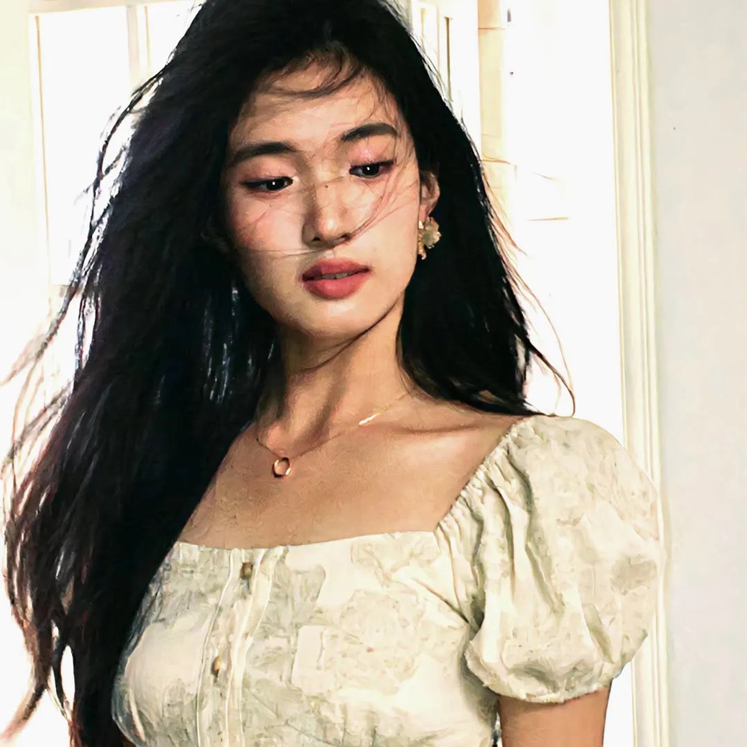 单车上的少女